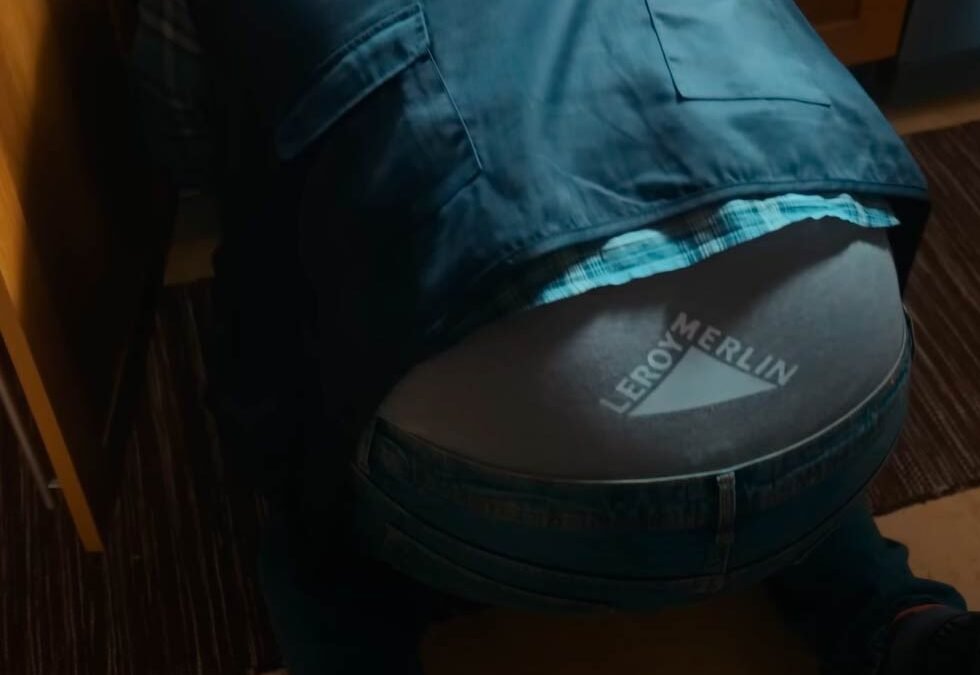 Leroy Merlin apresenta cueca “anti-cofrinho” para profissionais de serviços